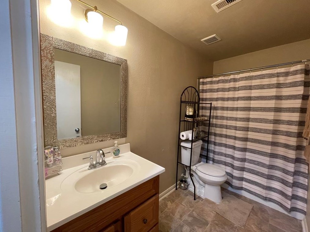 8114 Singing Sonnet Ln, Houston TX  77072-0128 exterior