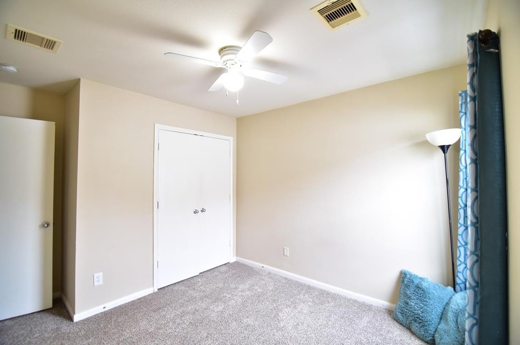 8114 Singing Sonnet Ln, Houston TX  77072-0128 exterior