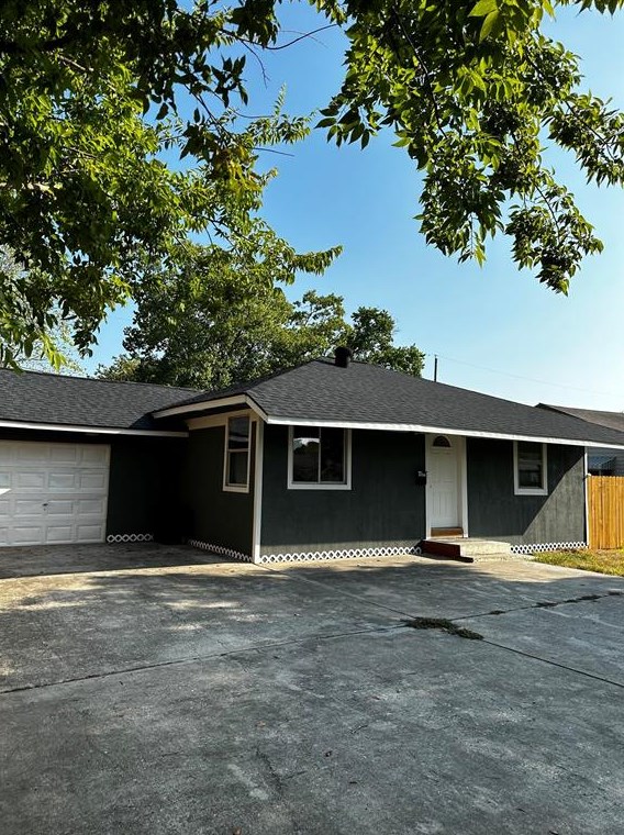 10401 La Crosse St, Houston TX  77029-2167 exterior