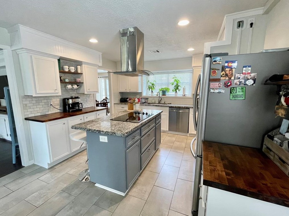 16710 Sir William Dr, Spring TX 77379-7432 exterior