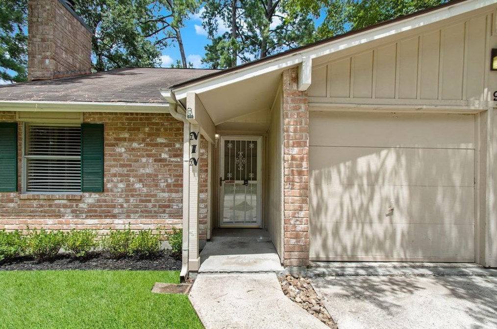 9 Green Field Pl, Spring TX  77380-3929 exterior