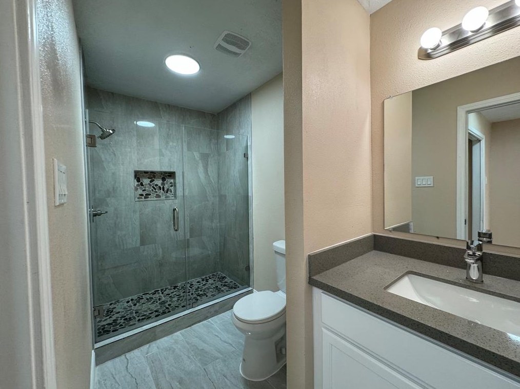 9318 Wellsworth Dr, Houston TX  77083-6160 exterior