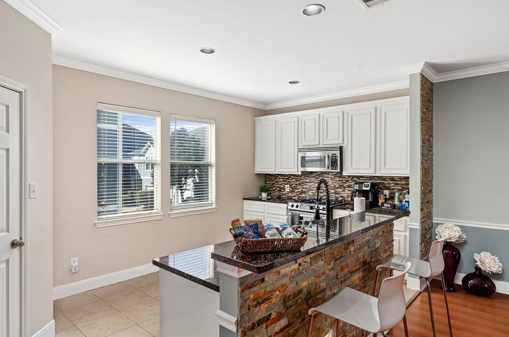 1720 Elgin St, Houston TX  77004-3018 exterior