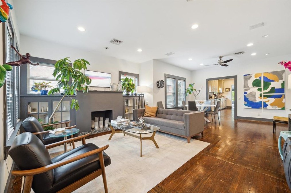 2416 White Oak Dr, Houston TX  77009-7322 exterior