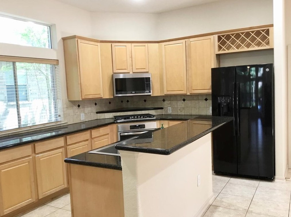 11 Evan Ridge Ct, Spring TX  77381-4147 exterior