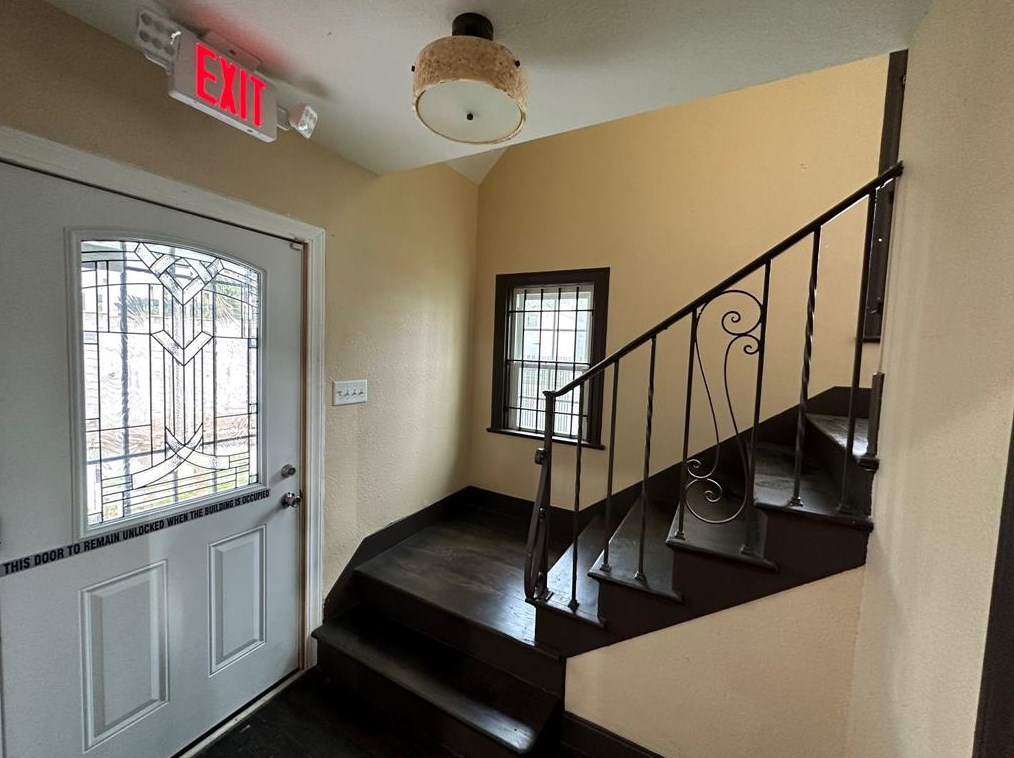 1830 Southmore Blvd, Houston TX  77004-5947 exterior