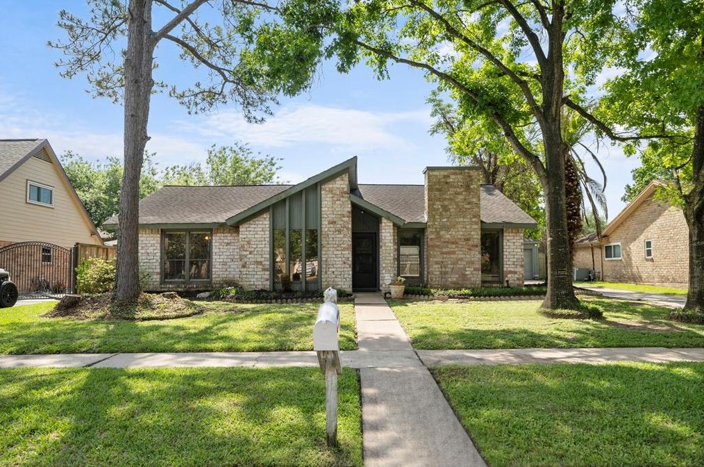 10218 Sagegreen Dr, Houston TX  77089-5131 exterior