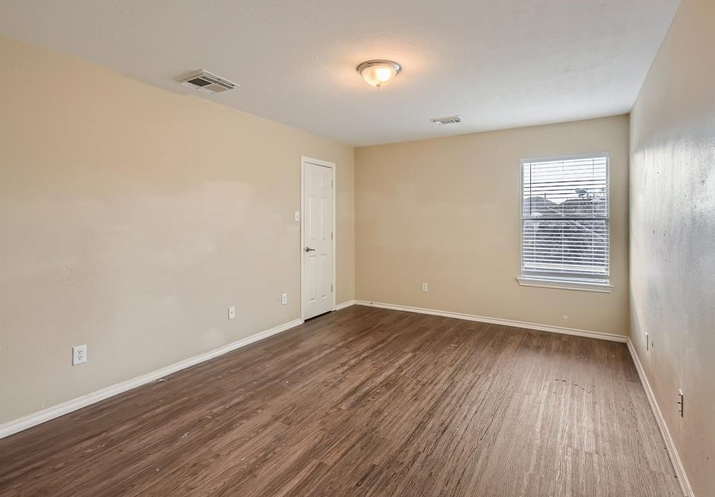 6731 Chester Oak Dr, Houston TX  77083-2644 exterior