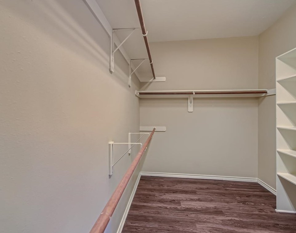 6731 Chester Oak Dr, Houston TX  77083-2644 exterior