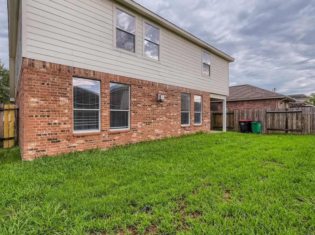 6731 Chester Oak Dr, Houston TX  77083-2644 exterior