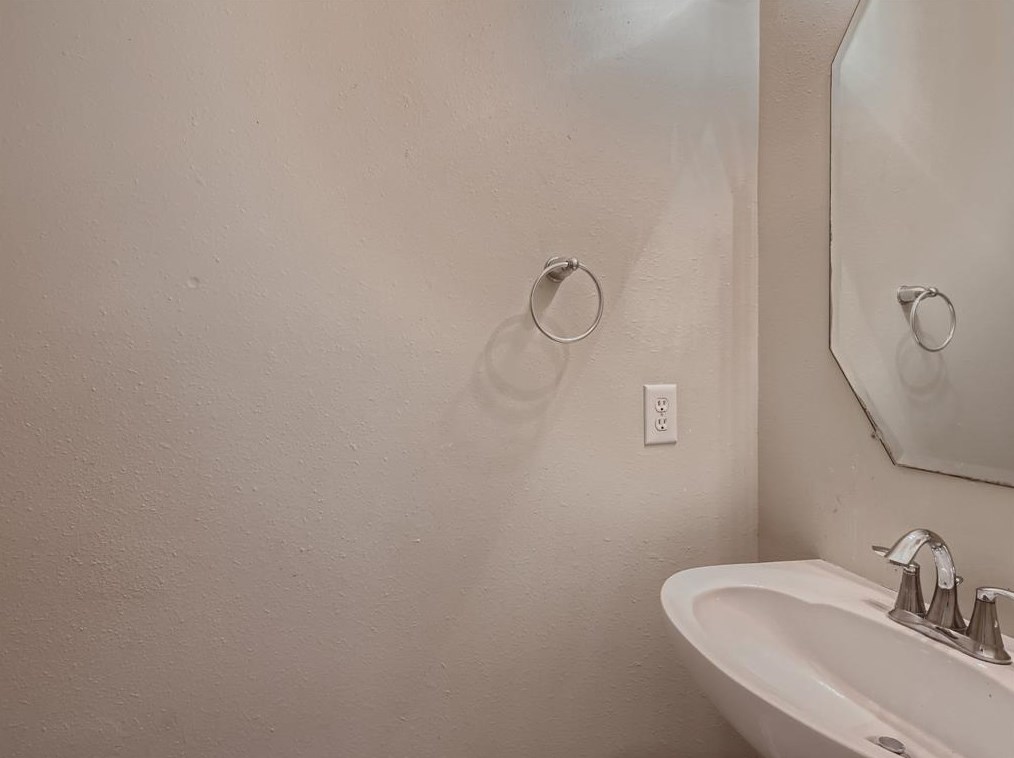 6731 Chester Oak Dr, Houston TX  77083-2644 exterior