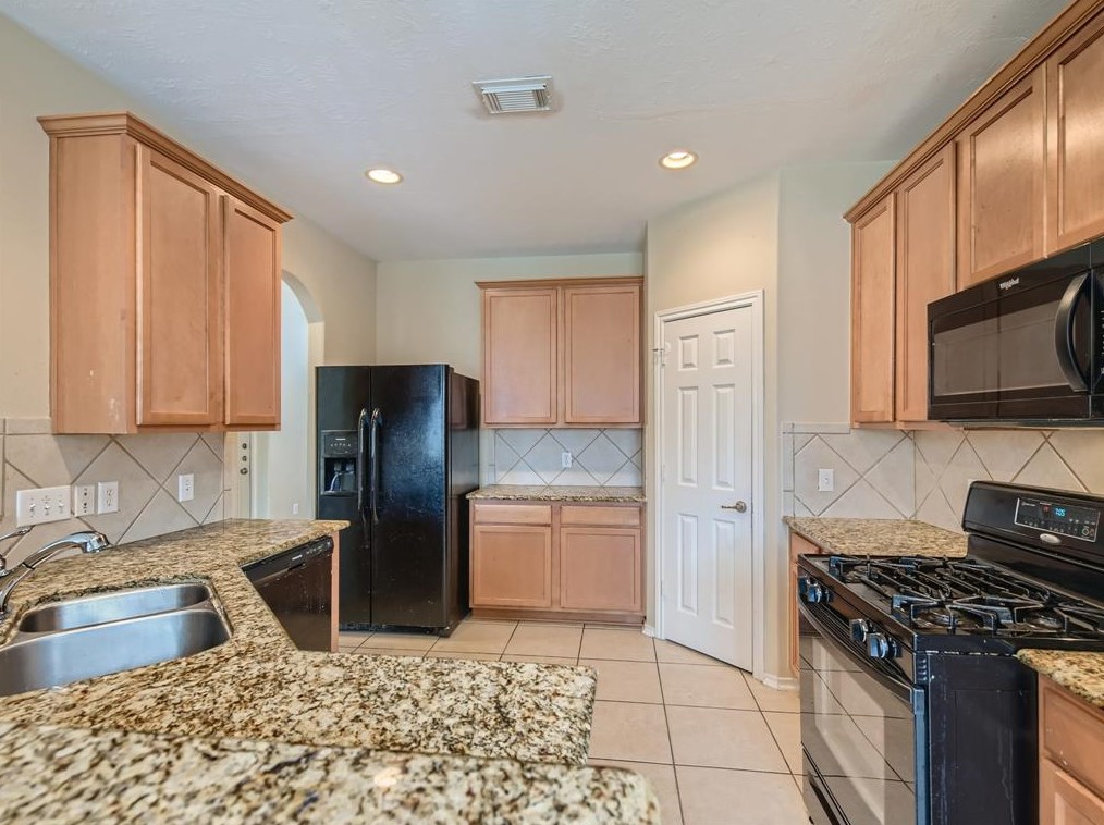 6731 Chester Oak Dr, Houston TX  77083-2644 exterior