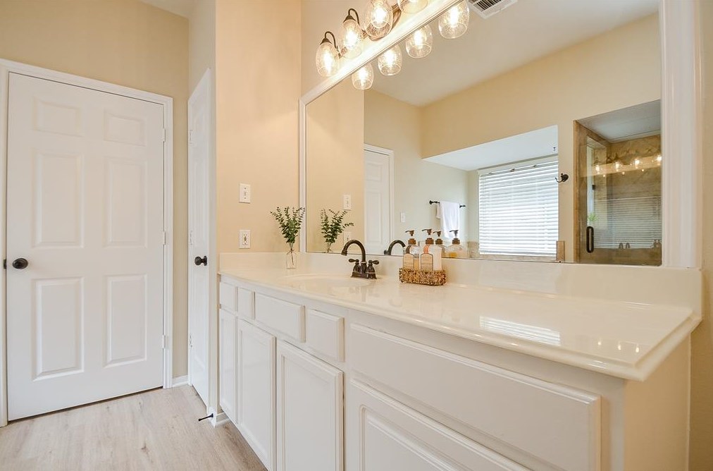 8402 Cross Country Dr, Humble TX  77346-6193 exterior