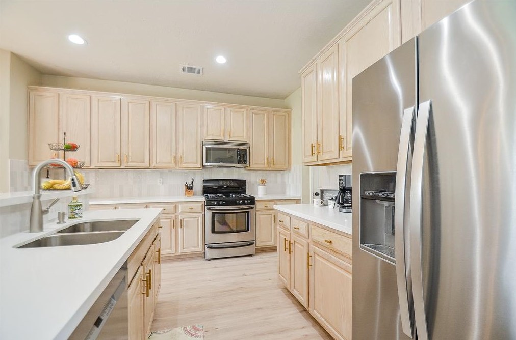 8402 Cross Country Dr, Humble TX  77346-6193 exterior