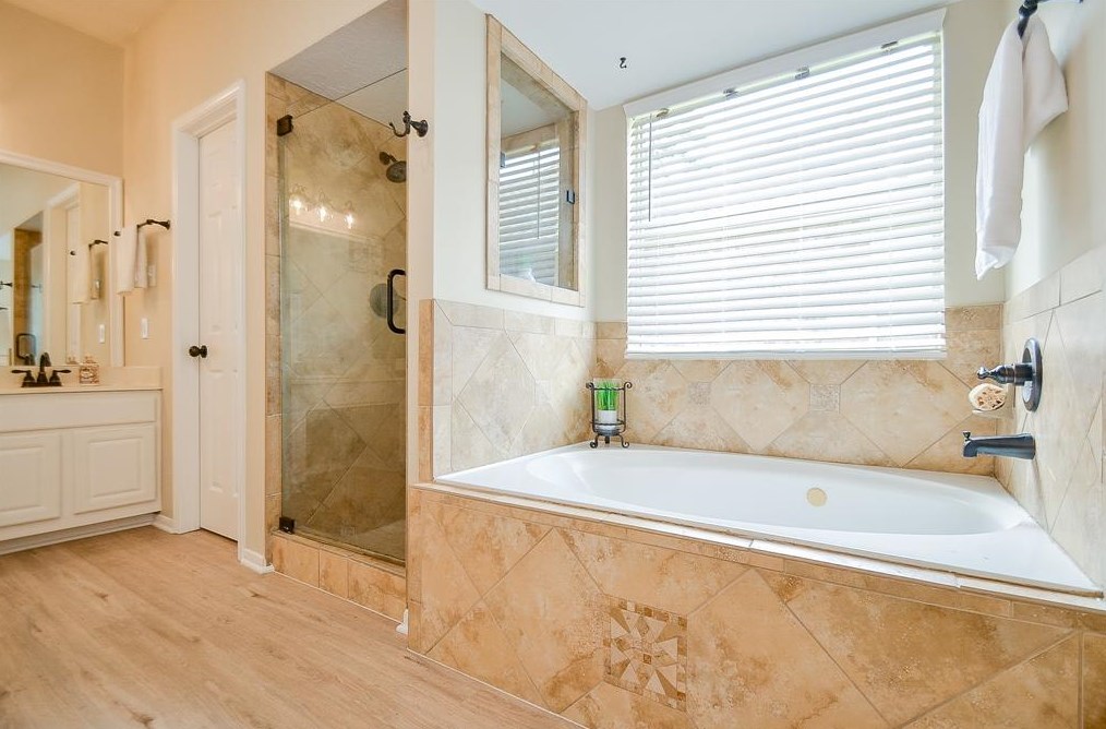 8402 Cross Country Dr, Humble TX  77346-6193 exterior