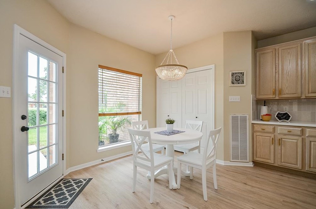 8402 Cross Country Dr, Humble TX  77346-6193 exterior