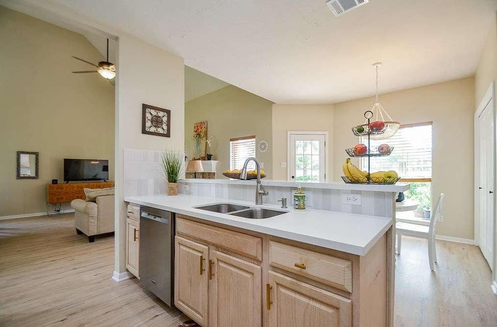 8402 Cross Country Dr, Humble TX  77346-6193 exterior