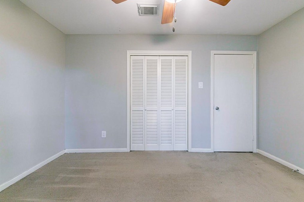 7714 Twin Hl Dr, Houston TX  77071-1323 exterior