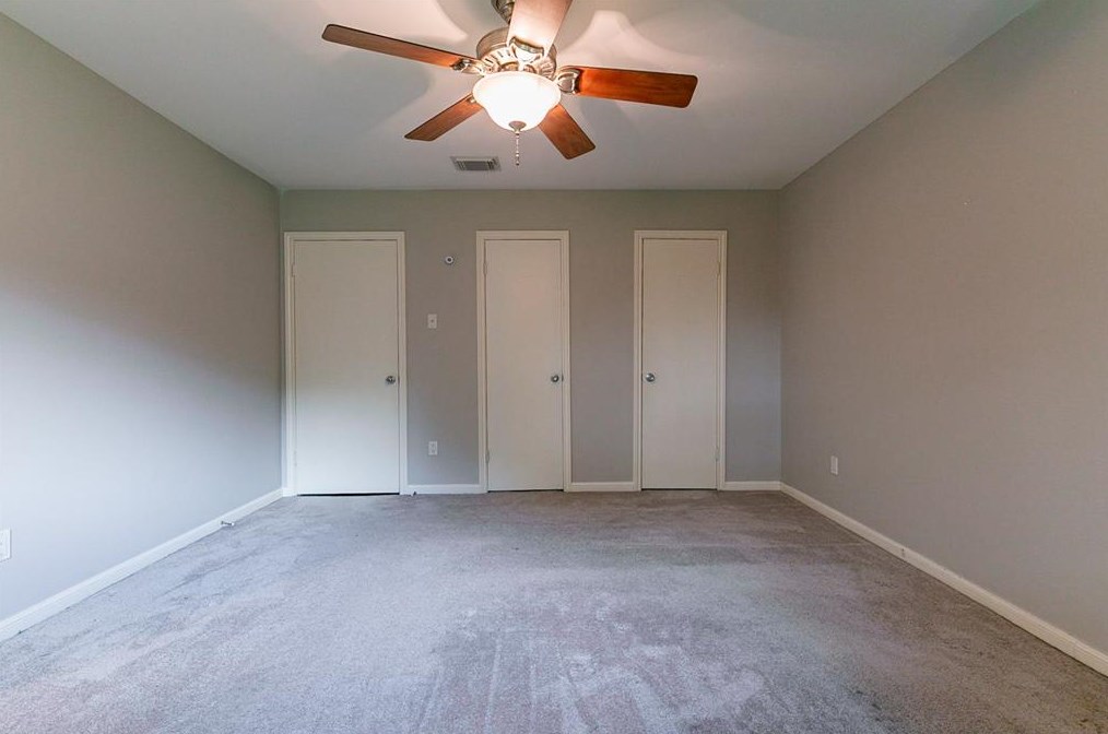 7714 Twin Hl Dr, Houston TX  77071-1323 exterior