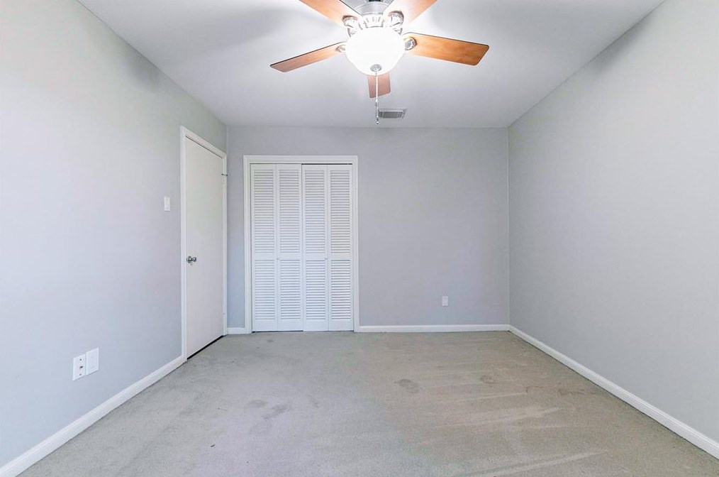 7714 Twin Hl Dr, Houston TX  77071-1323 exterior