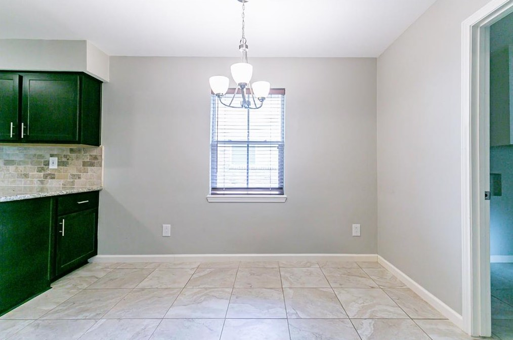 7714 Twin Hl Dr, Houston TX  77071-1323 exterior