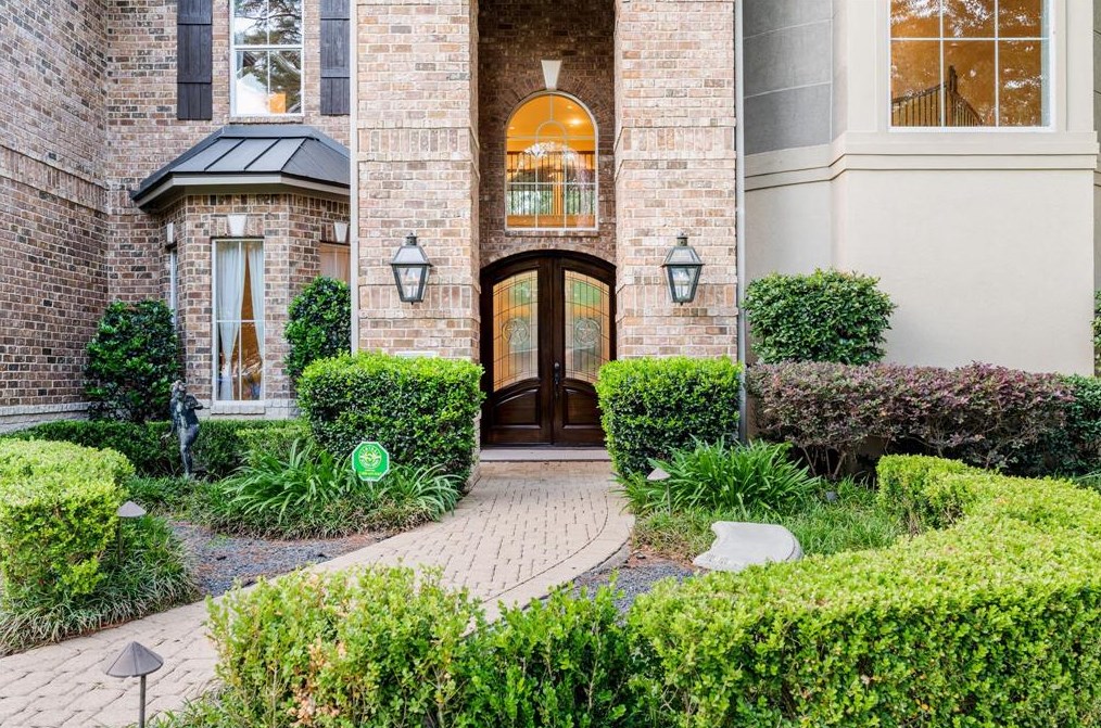 12534 Mossycup Dr, Houston TX  77024-4937 exterior