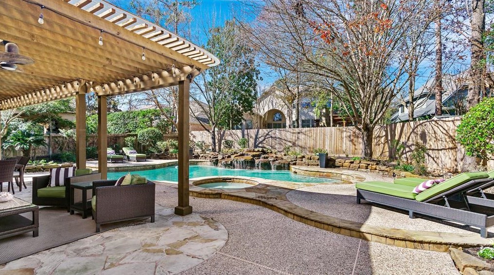 19 Sutton Ml Pl, Spring TX 77382-1359 exterior