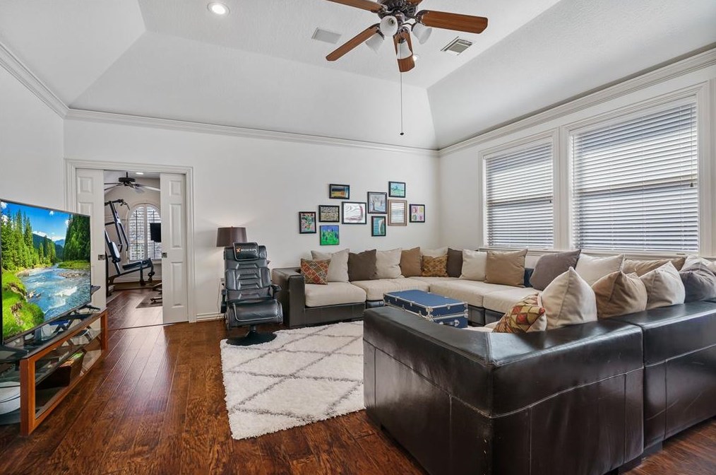 19 Sutton Ml Pl, Spring TX 77382-1359 exterior