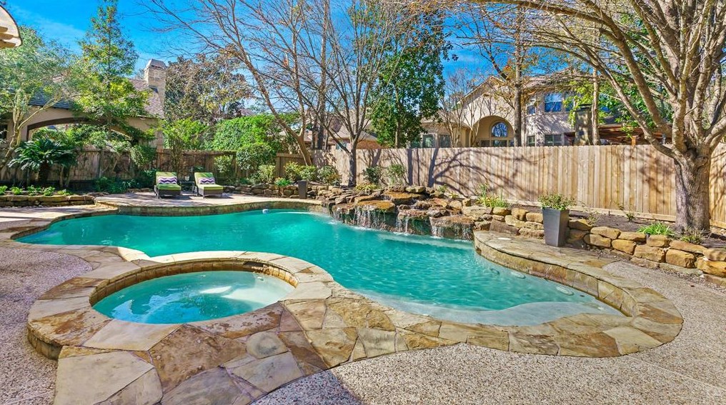 19 Sutton Ml Pl, Spring TX 77382-1359 exterior