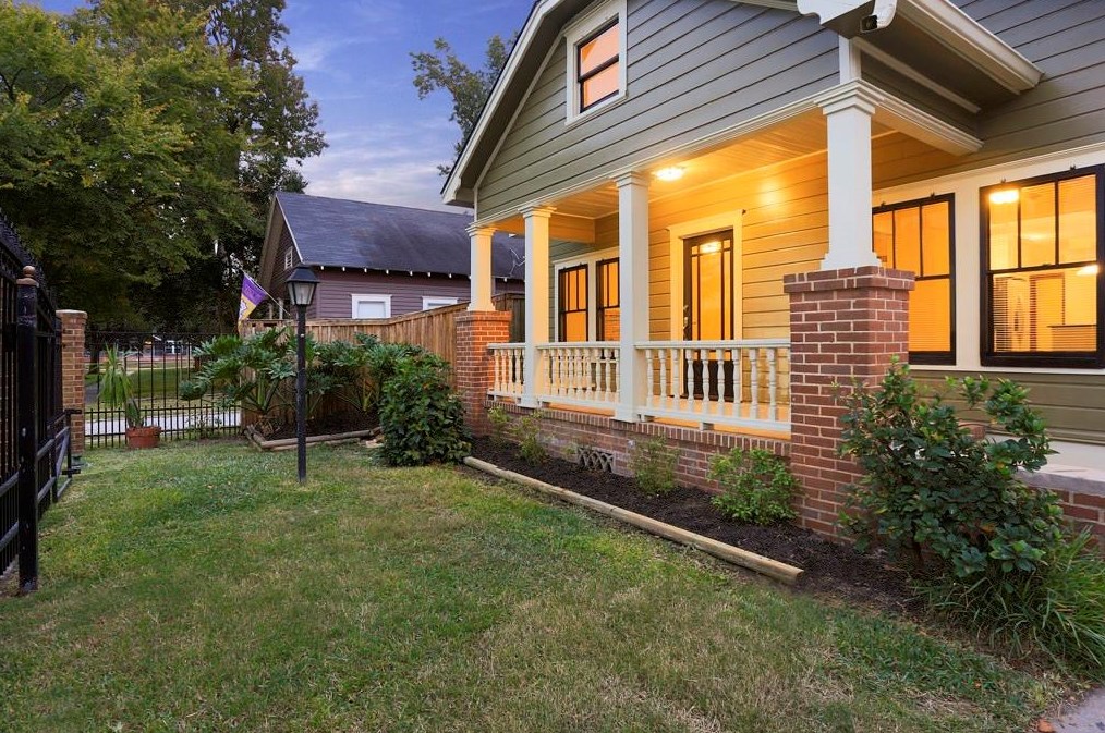 734 12th 1/2 St, Houston TX  77008-7120 exterior