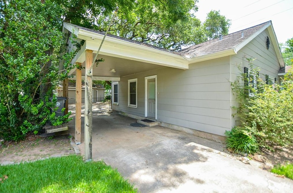 207 Brooks St, Sugar Land TX  77478-3227 exterior