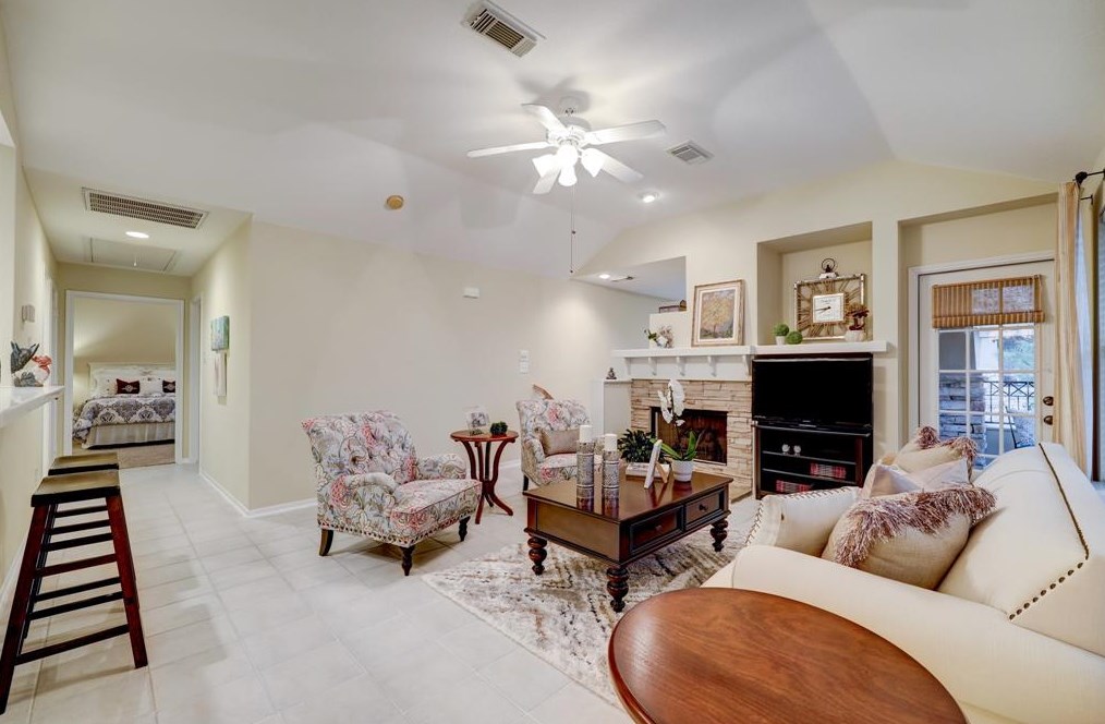 10 Stone Creek Pl, Spring TX  77382-1074 exterior