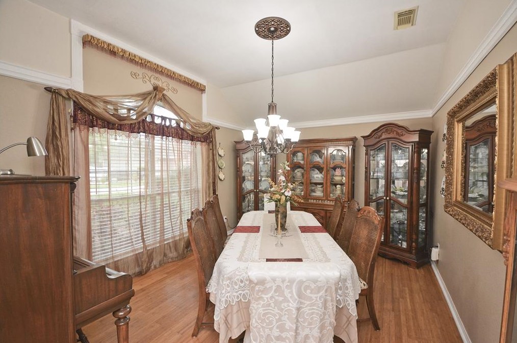 1830 Tynemouth Dr, Pasadena TX 77504-5024 exterior