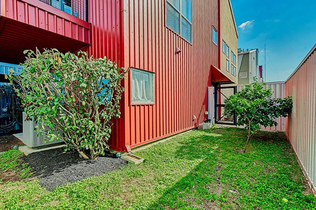 355 Sydnor St, Houston TX  77020-6042 exterior