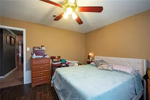1402 S 5th St, Conroe, TX 77301 - Photo 11