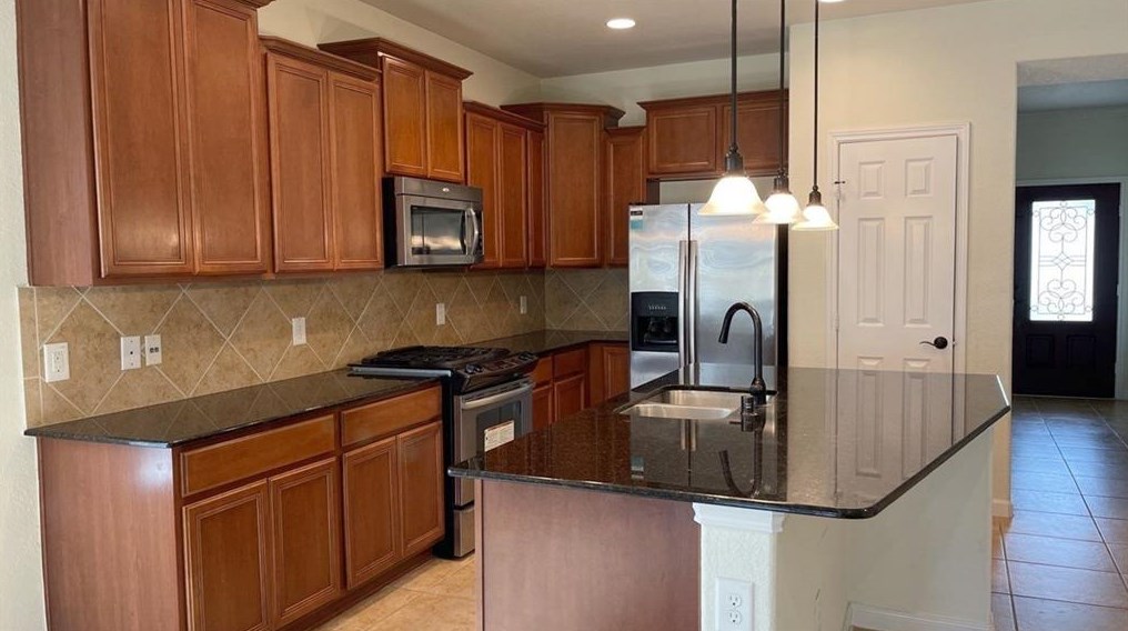 43 Canterborough Pl, Tomball TX  77375-3102 exterior