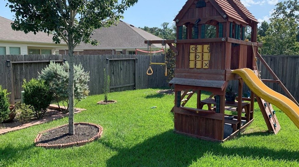 43 Canterborough Pl, Tomball TX  77375-3102 exterior