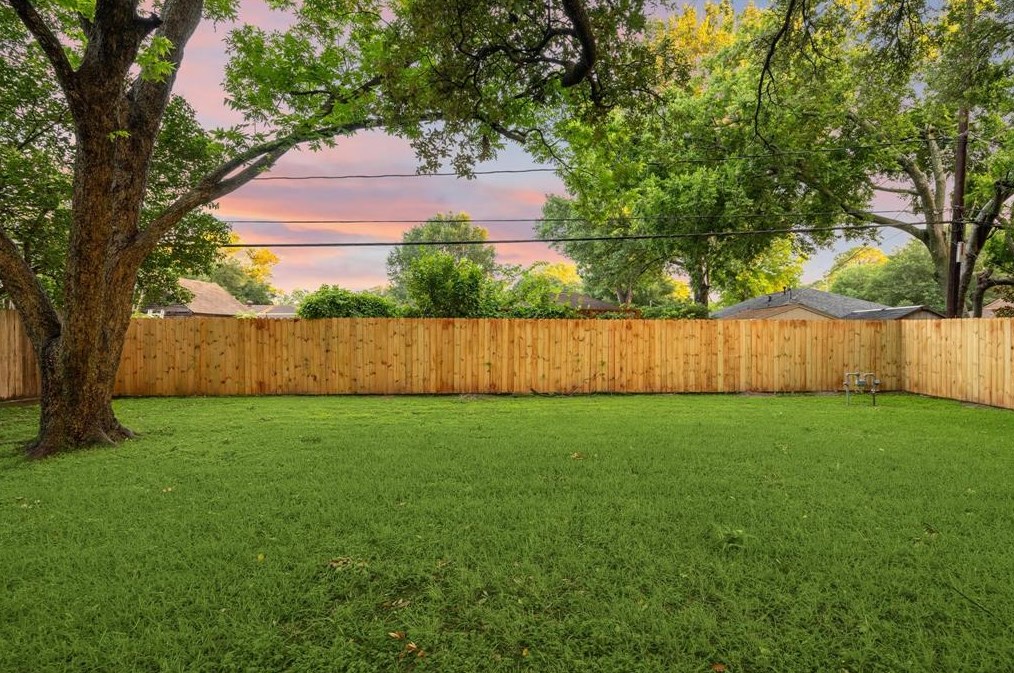 5603 Libbey Ln, Houston TX  77092-5043 exterior
