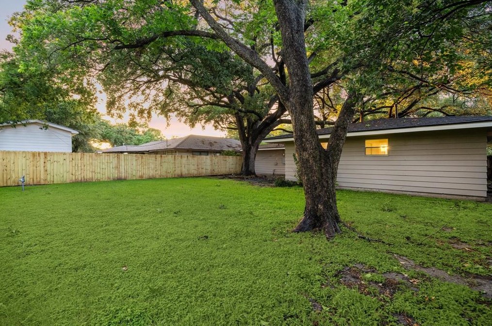 5603 Libbey Ln, Houston TX  77092-5043 exterior