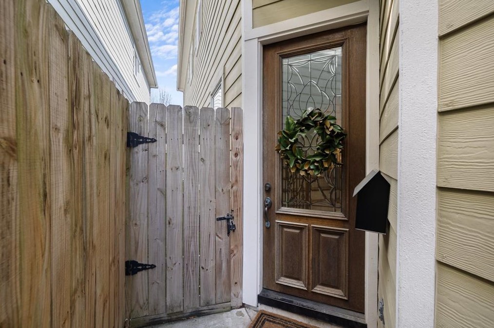 1310 Lawrence St, Houston TX  77008-3830 exterior