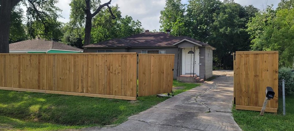 6213 Clover Rdg, Houston TX  77087-3323 exterior