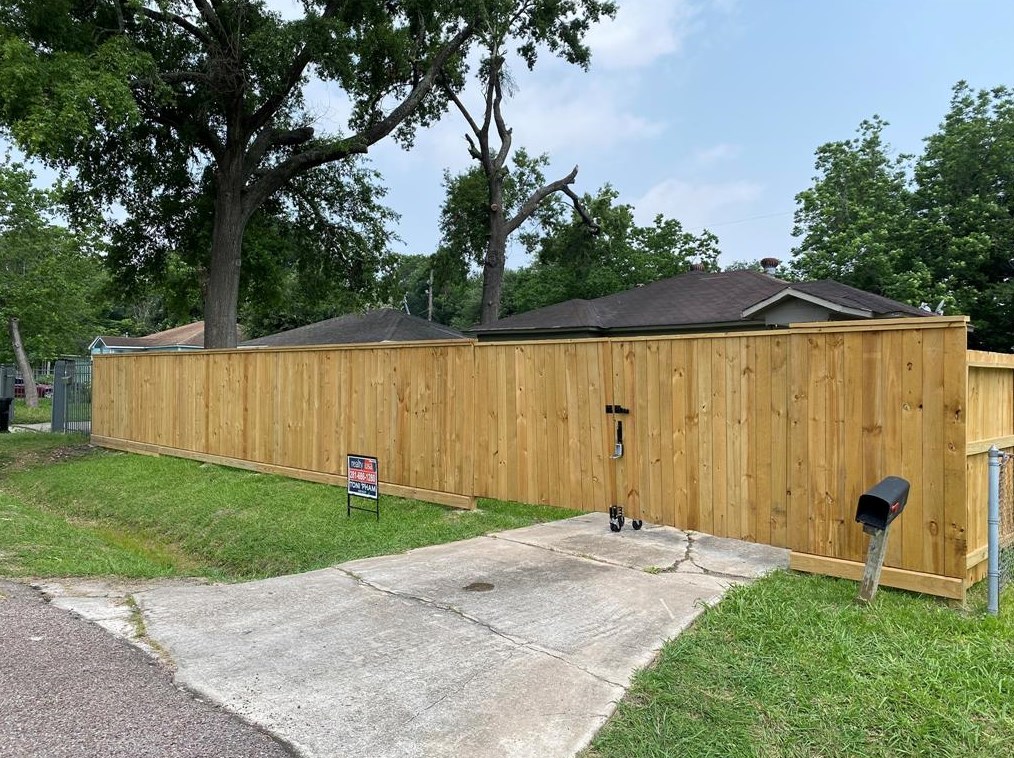 6213 Clover Rdg, Houston TX  77087-3323 exterior