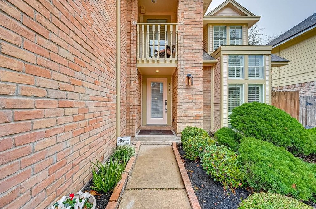 1549 Beaconshire Rd, Houston TX  77077-3865 exterior