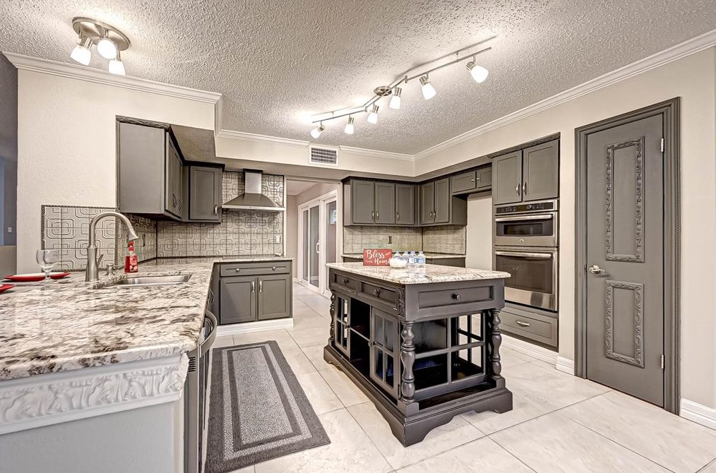 1549 Beaconshire Rd, Houston TX  77077-3868 exterior