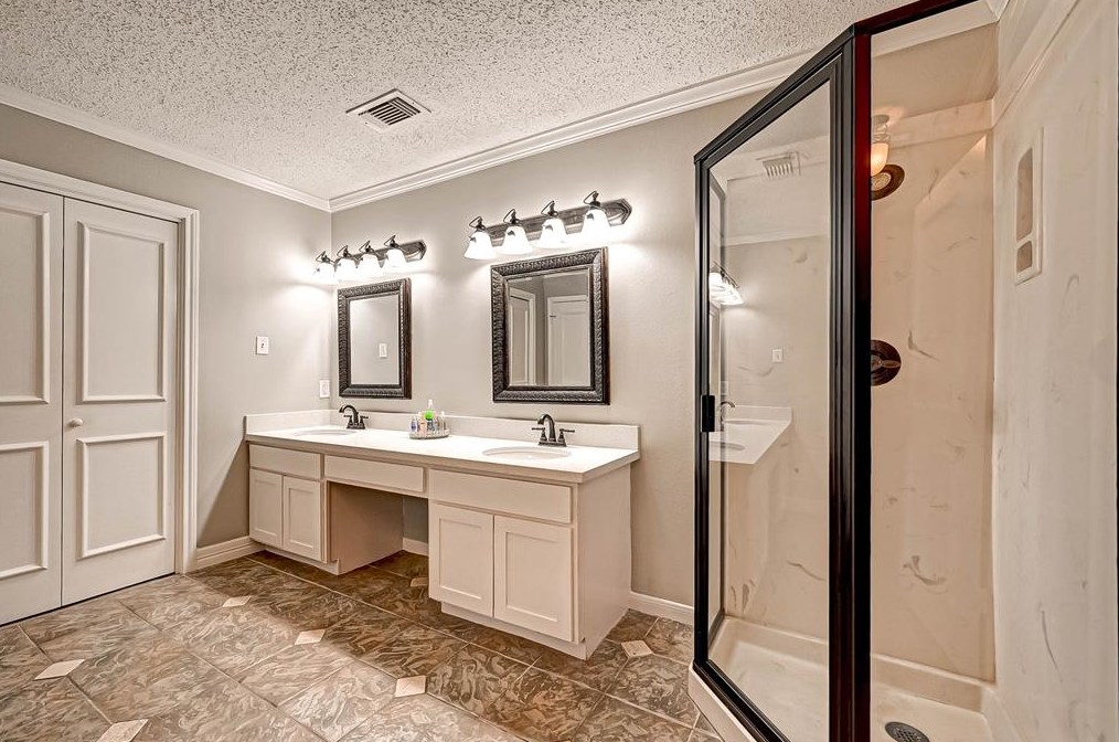 1549 Beaconshire Rd, Houston TX  77077-3868 exterior