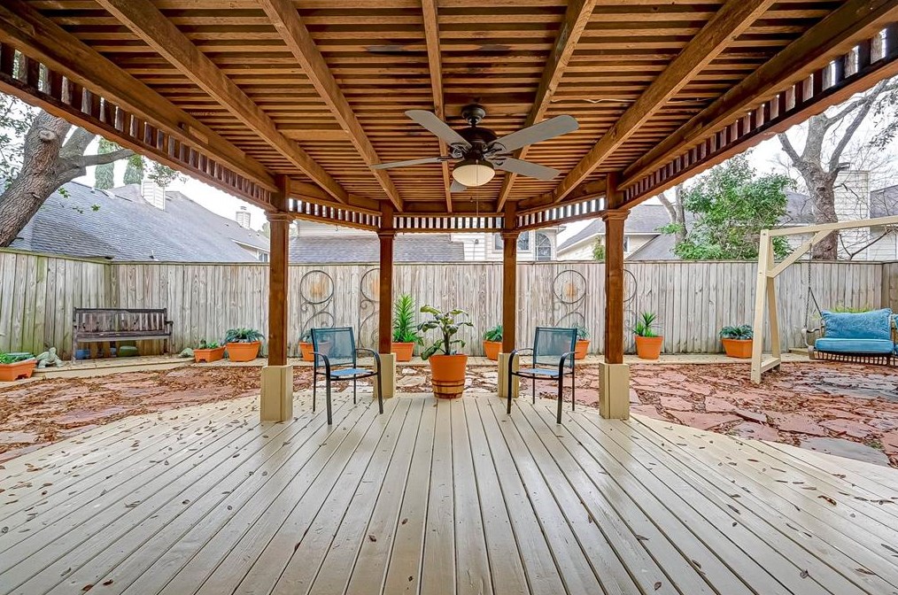 1549 Beaconshire Rd, Houston TX  77077-3868 exterior