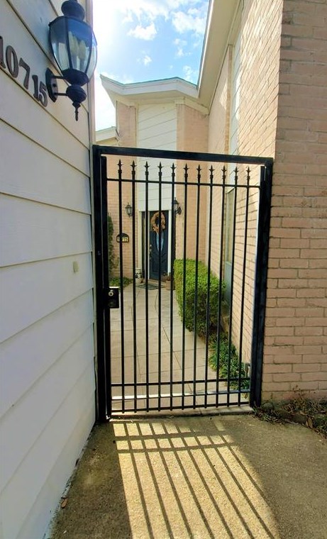 10715 Crestfield Ct, Houston TX 77070-3914 exterior