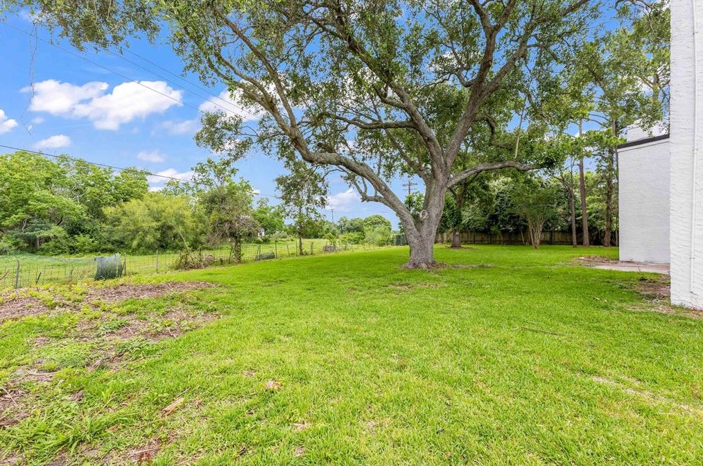 1808 Crown Ct, Texas City TX  77591-2214 exterior