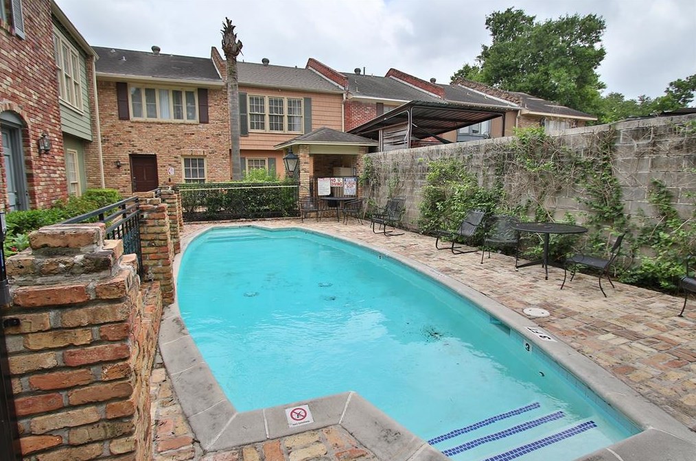 1719 Commonwealth St, Houston TX  77006-1056 exterior