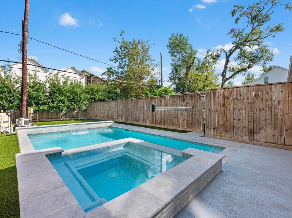 529 25 St, Houston TX  77008-2501 exterior